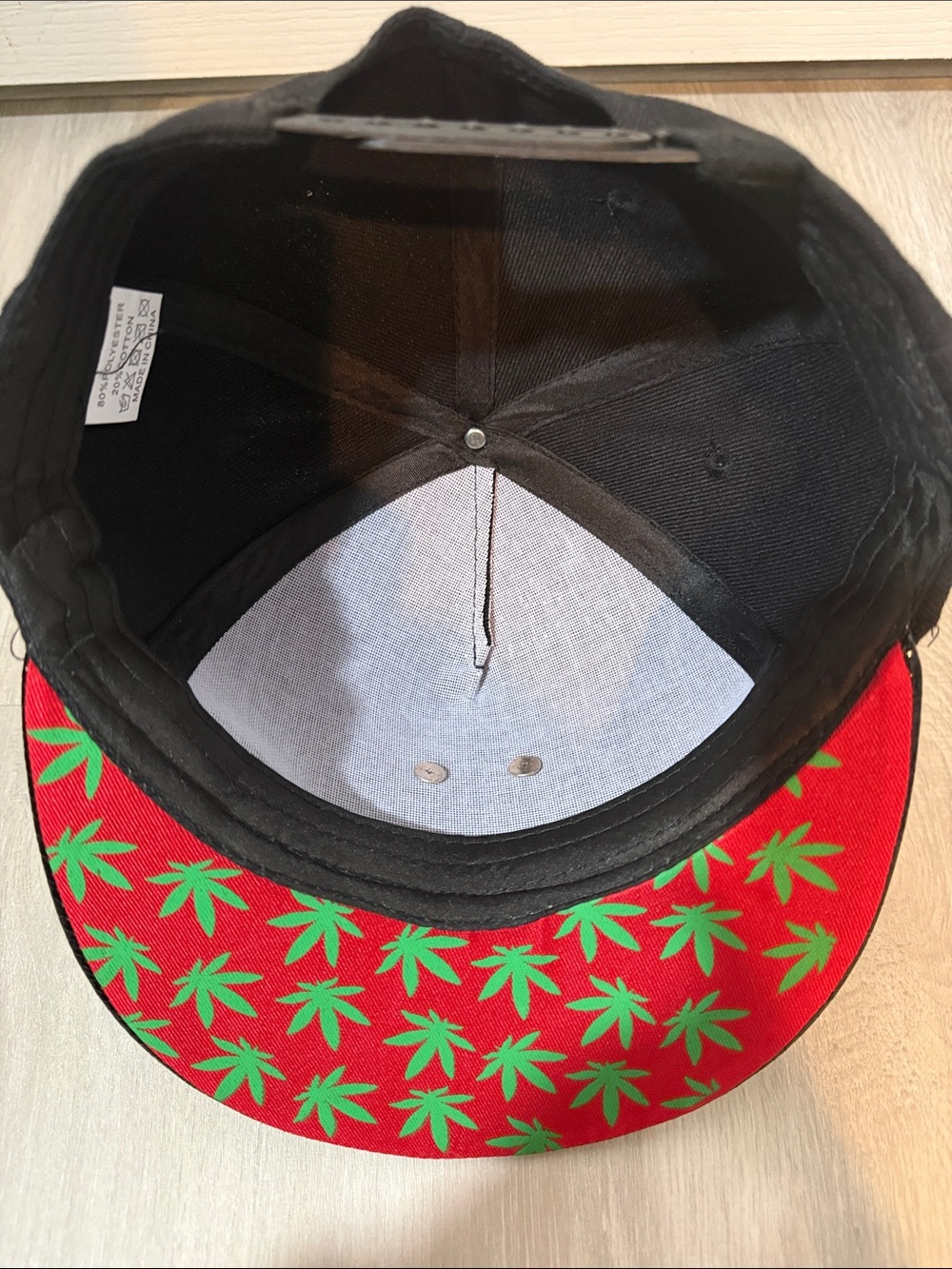 Black Men's Snapback Hat with Gold Leaf Embellishment - Picture 5 of 6